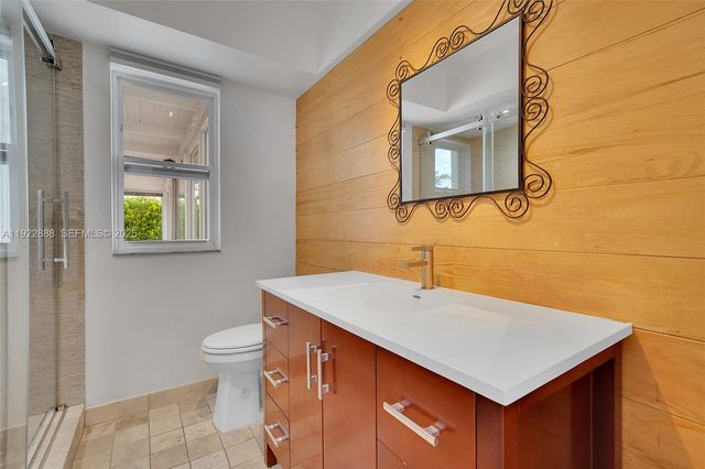 5320 SW 8th St, Plantation, FL 33317