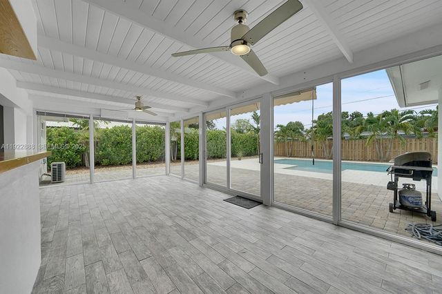 5320 SW 8th St, Plantation, FL 33317