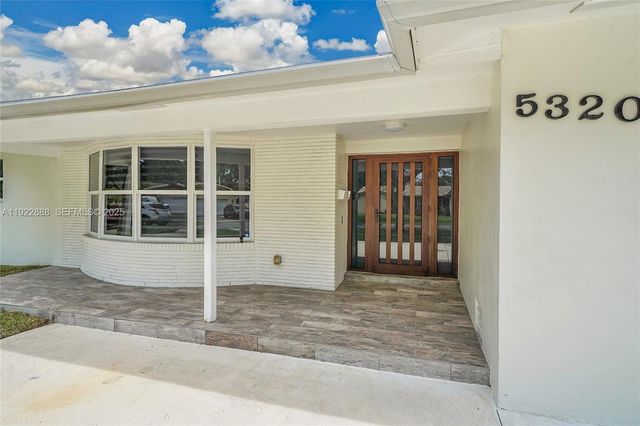 5320 SW 8th St, Plantation, FL 33317