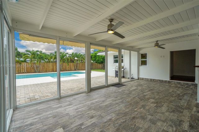 5320 SW 8th St, Plantation, FL 33317