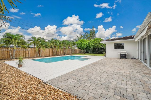 5320 SW 8th St, Plantation, FL 33317