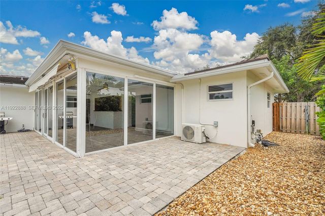 5320 SW 8th St, Plantation, FL 33317