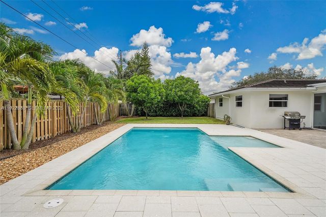 5320 SW 8th St, Plantation, FL 33317