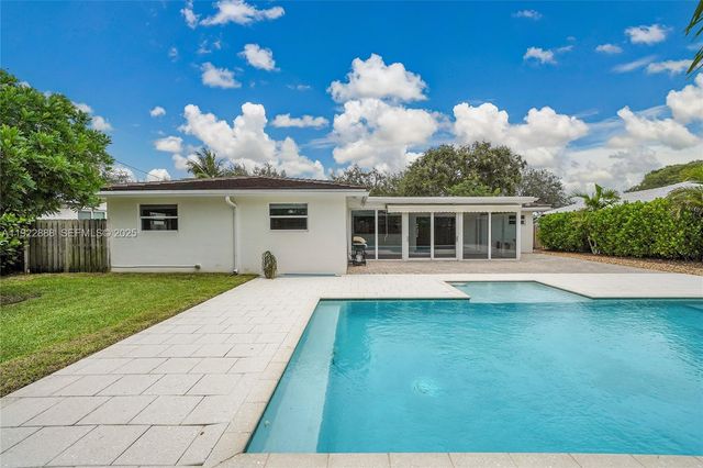 5320 SW 8th St, Plantation, FL 33317