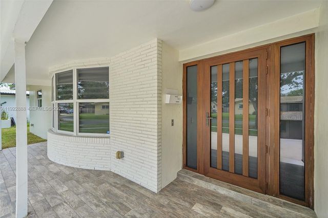 5320 SW 8th St, Plantation, FL 33317