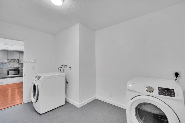 5320 SW 8th St, Plantation, FL 33317