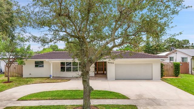 5320 SW 8th St, Plantation, FL 33317
