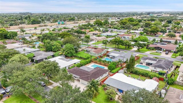 5320 SW 8th St, Plantation, FL 33317