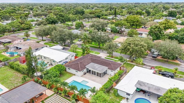 5320 SW 8th St, Plantation, FL 33317