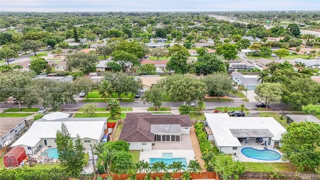 5320 SW 8th St, Plantation, FL 33317