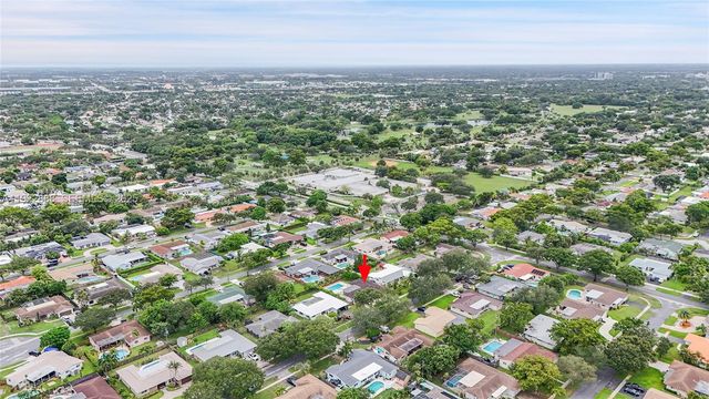 5320 SW 8th St, Plantation, FL 33317