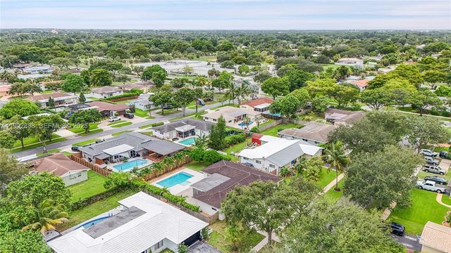 5320 SW 8th St, Plantation, FL 33317