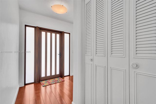 5320 SW 8th St, Plantation, FL 33317