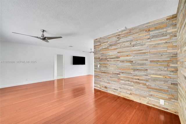 5320 SW 8th St, Plantation, FL 33317