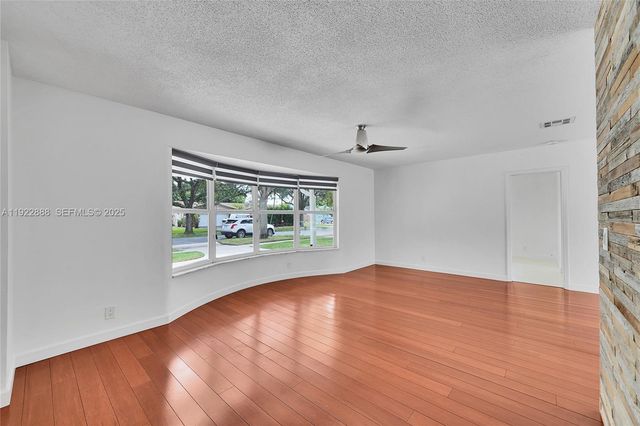 5320 SW 8th St, Plantation, FL 33317