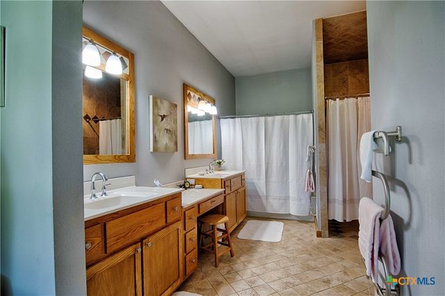 7755 Fm 1295, Moulton, TX 77975