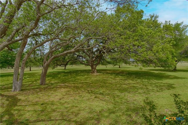 7755 Fm 1295, Moulton, TX 77975