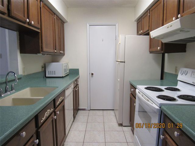 17401 Red Oak Drive 82, Houston, TX 77090