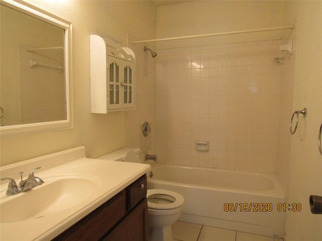 17401 Red Oak Drive 82, Houston, TX 77090