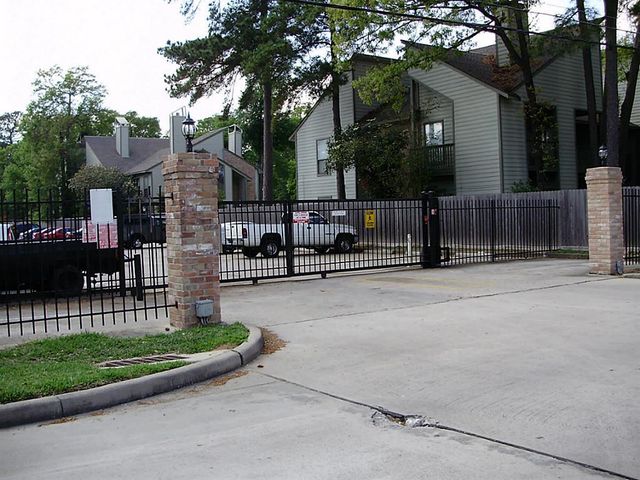 17401 Red Oak Drive 82, Houston, TX 77090