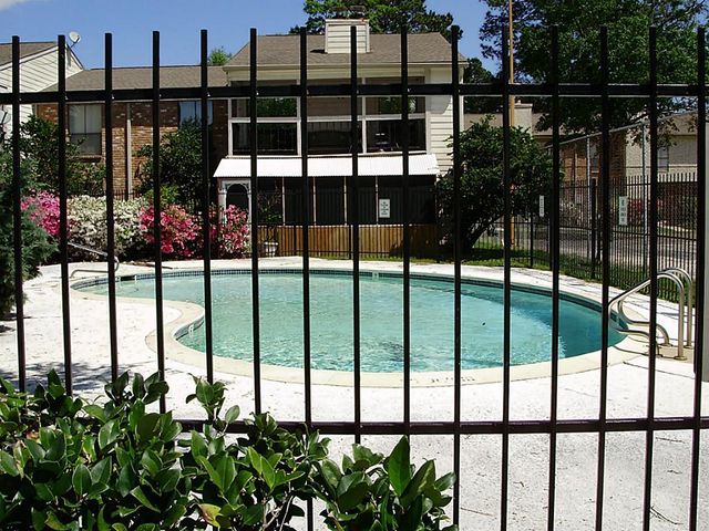 17401 Red Oak Drive 82, Houston, TX 77090