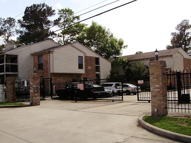 17401 Red Oak Drive 82, Houston, TX 77090