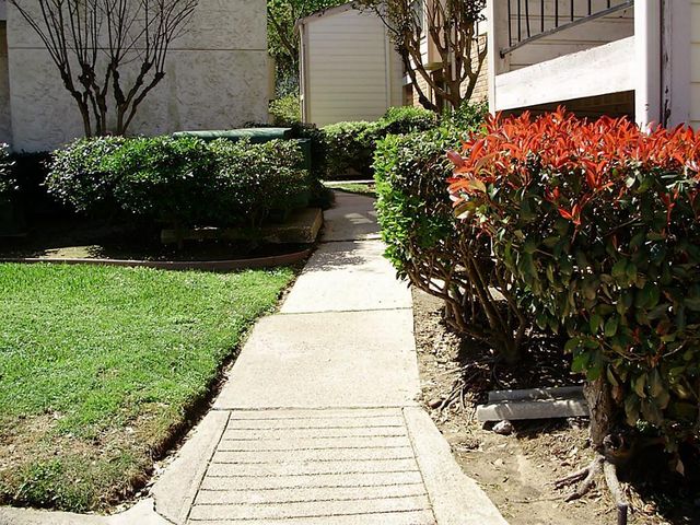 17401 Red Oak Drive 82, Houston, TX 77090