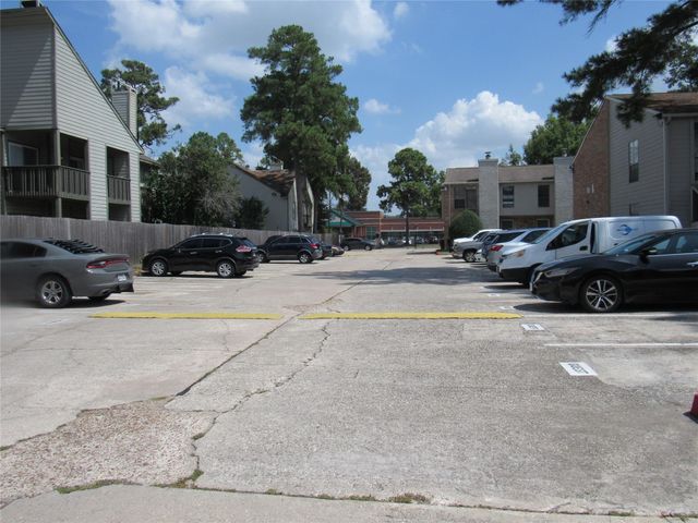 17401 Red Oak Drive 82, Houston, TX 77090