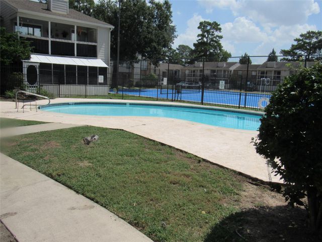 17401 Red Oak Drive 82, Houston, TX 77090