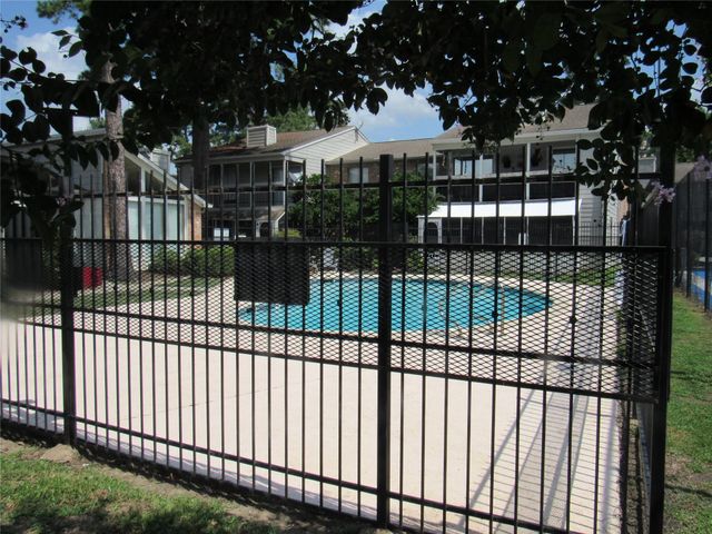 17401 Red Oak Drive 82, Houston, TX 77090