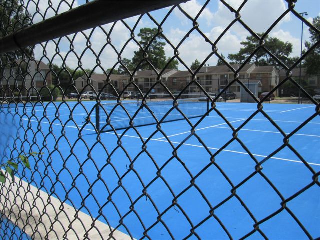 17401 Red Oak Drive 82, Houston, TX 77090