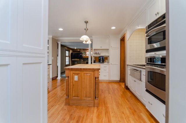 2078 SANDALWOOD COURT, Green Bay, WI 54304