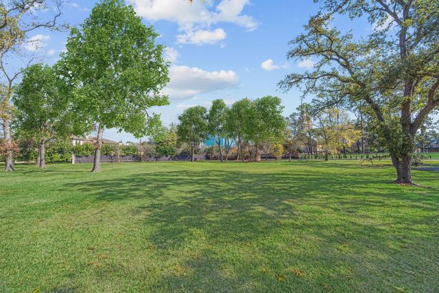 695 Rocky River Road, Houston, TX 77056