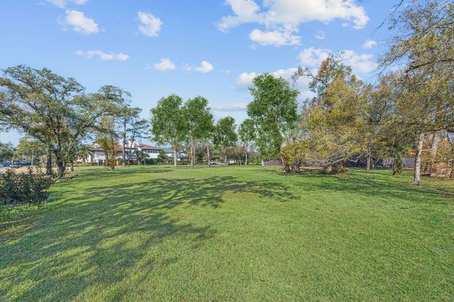 695 Rocky River Road, Houston, TX 77056