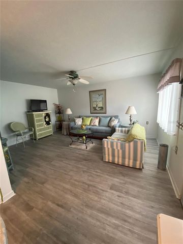 8455 112TH STREET 111, Seminole, FL 33772