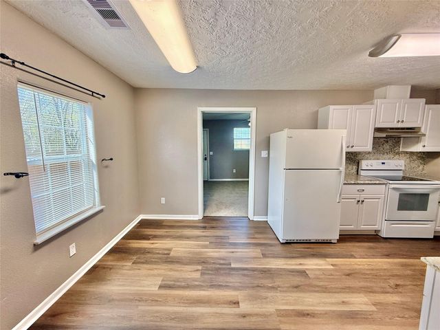 124 Bennett Street, West Columbia, TX 77486