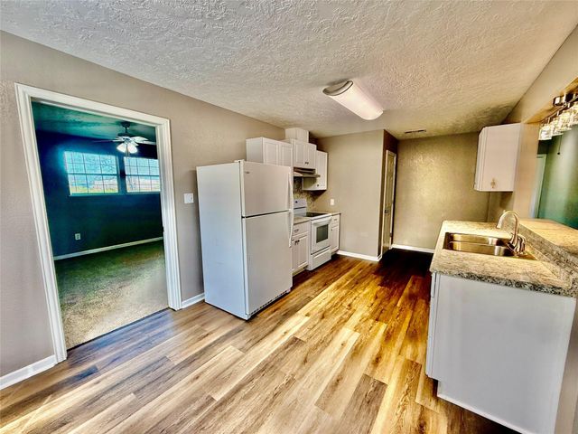 124 Bennett Street, West Columbia, TX 77486