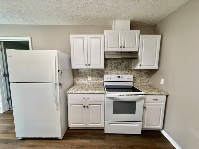 124 Bennett Street, West Columbia, TX 77486