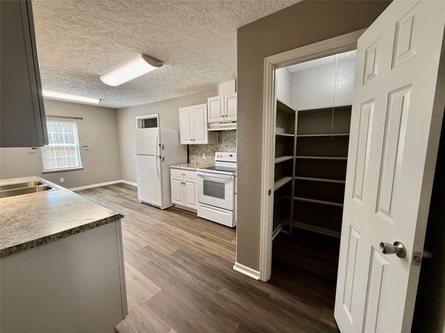 124 Bennett Street, West Columbia, TX 77486