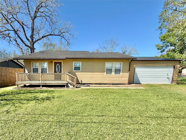 124 Bennett Street, West Columbia, TX 77486