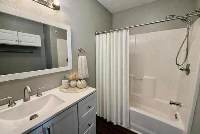 124 Bennett Street, West Columbia, TX 77486