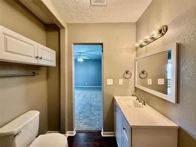 124 Bennett Street, West Columbia, TX 77486