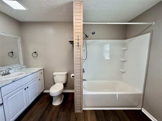 124 Bennett Street, West Columbia, TX 77486