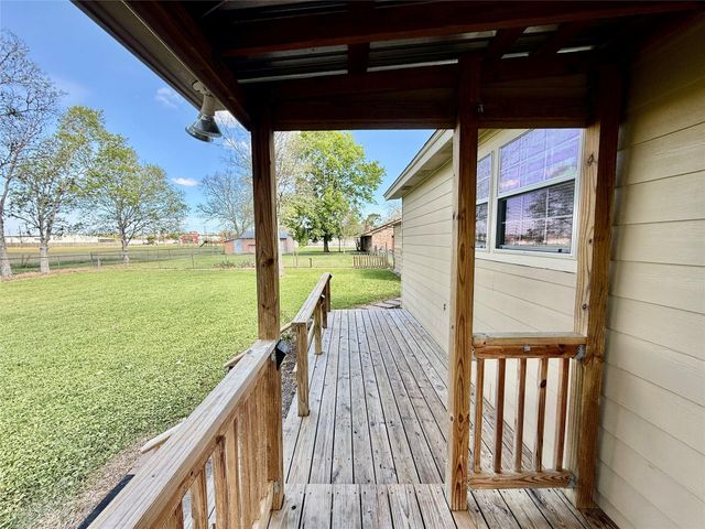 124 Bennett Street, West Columbia, TX 77486