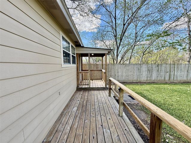 124 Bennett Street, West Columbia, TX 77486