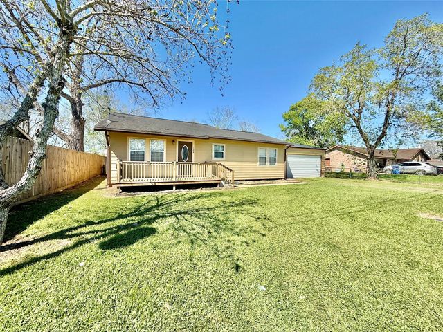 124 Bennett Street, West Columbia, TX 77486