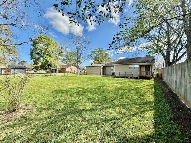 124 Bennett Street, West Columbia, TX 77486