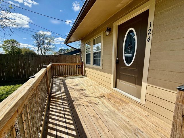 124 Bennett Street, West Columbia, TX 77486