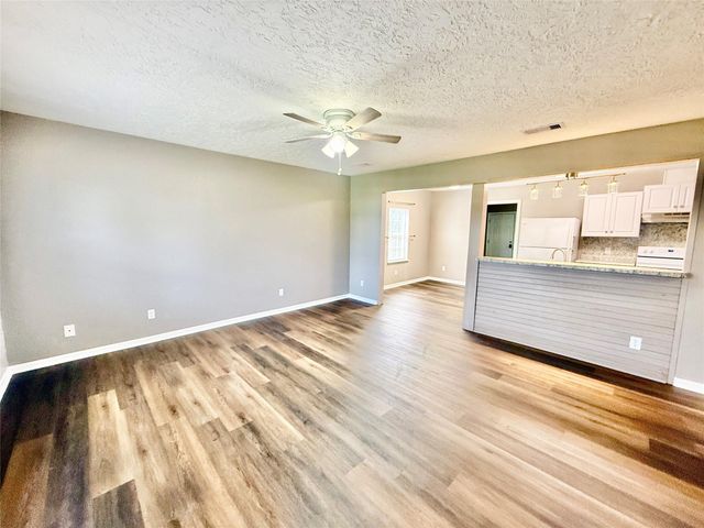 124 Bennett Street, West Columbia, TX 77486