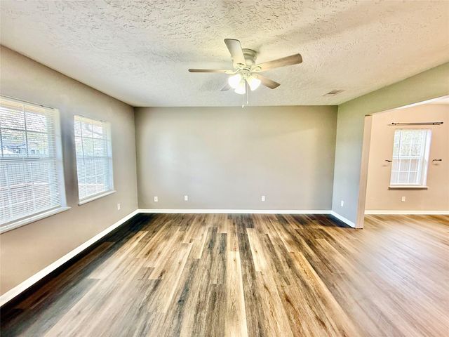 124 Bennett Street, West Columbia, TX 77486